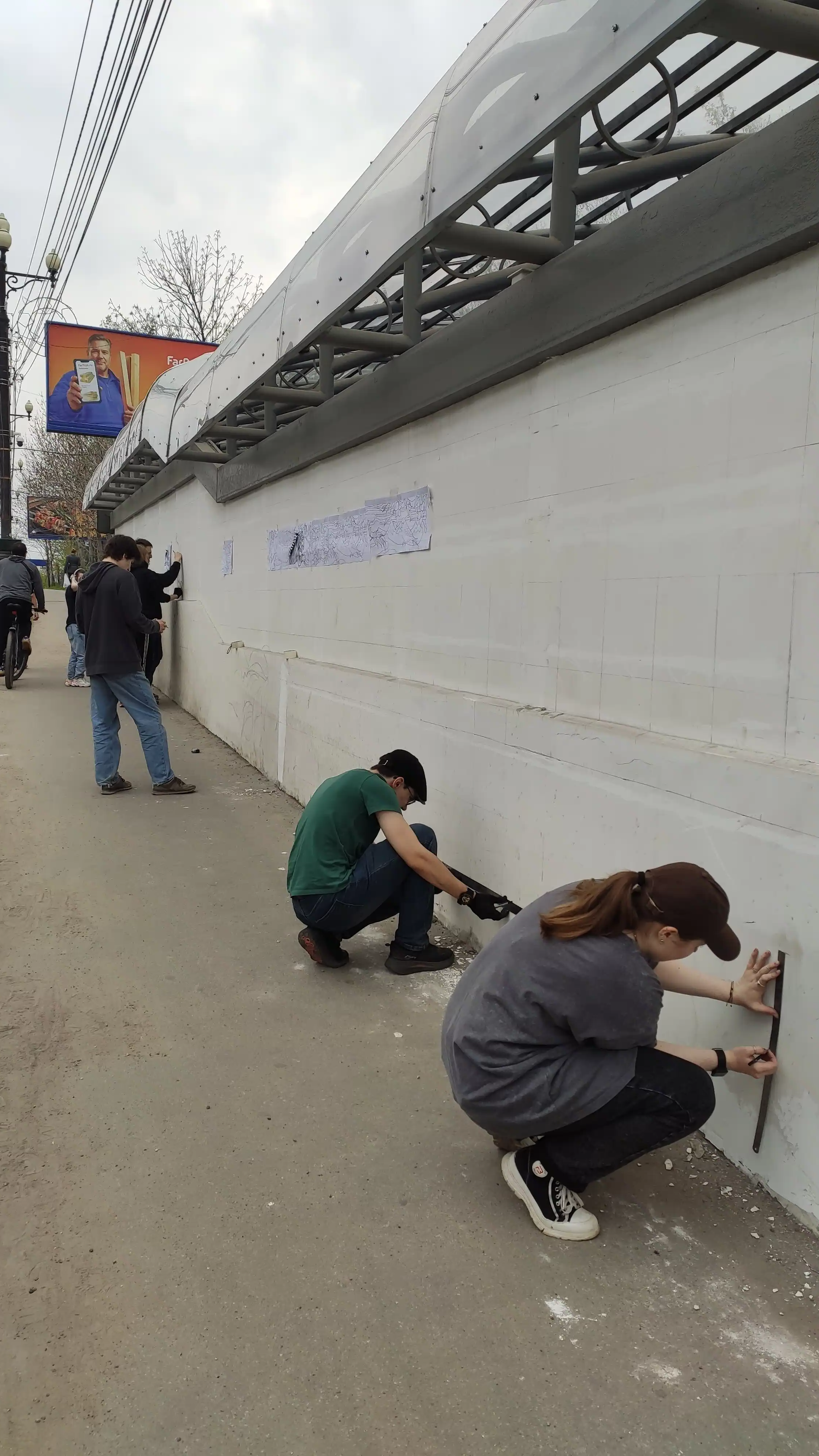Перенос эскиза на стену перехода на улице Павленко