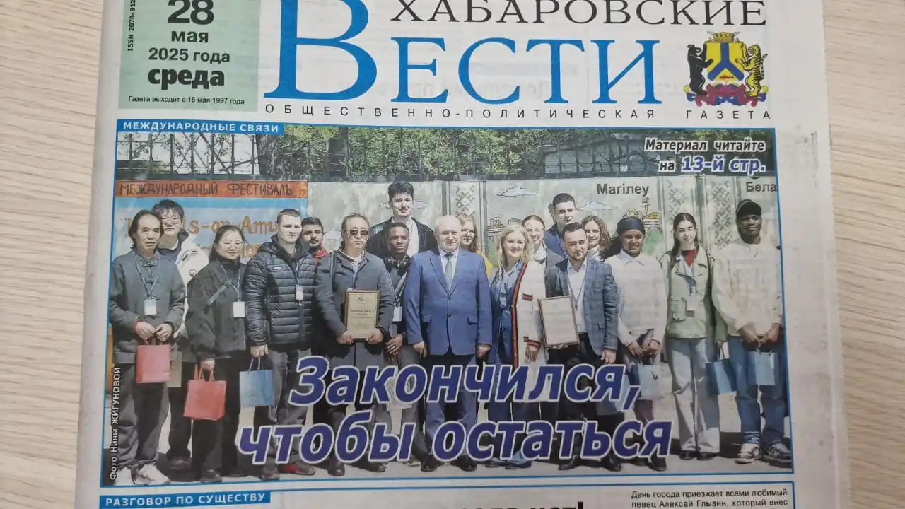 Участники и волонтёры международного фестиваля «Муралы на Амуре»